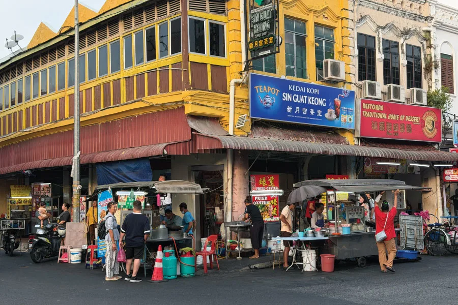 coffee shops with food stalls set up by the streets